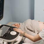 Discover how the morphological ultrasound works and what it reveals about the baby’s development, with insights from Dra. Thaline Neves.
