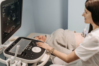 Discover how the morphological ultrasound works and what it reveals about the baby’s development, with insights from Dra. Thaline Neves.