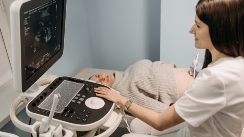 Discover how the morphological ultrasound works and what it reveals about the baby’s development, with insights from Dra. Thaline Neves.