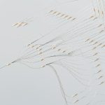 Ilustração abstrata de redes neurais digitais interconectadas, com pontos luminosos e fluxos de dados.